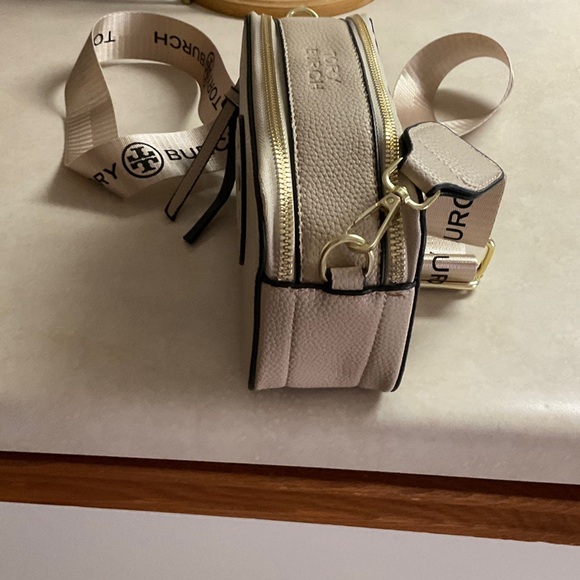 NO BRAND. It is a dupe of designer bag. Cream Crossbody Bag - Picture 6 of 6